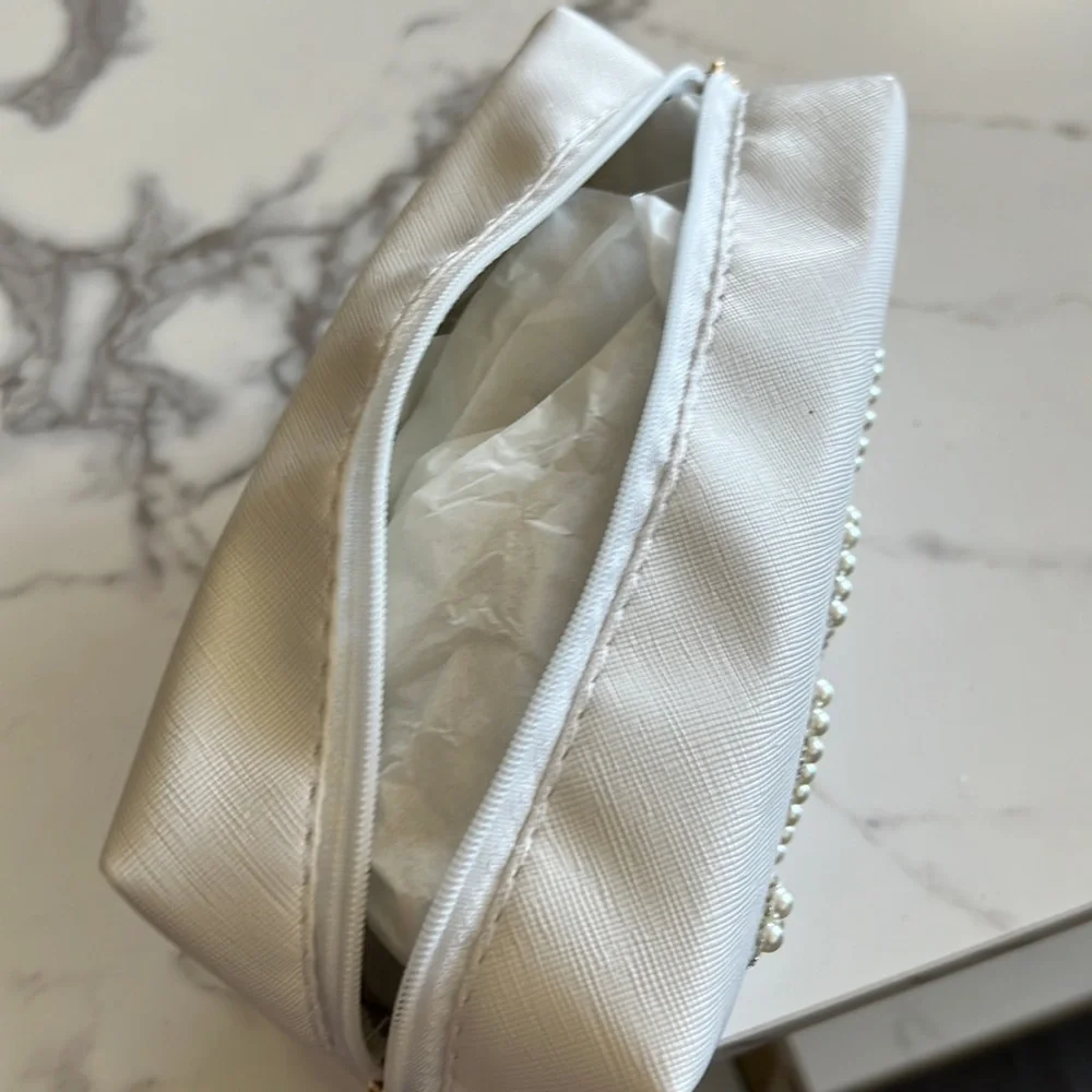 Mrs beauty case & Tassel necklace